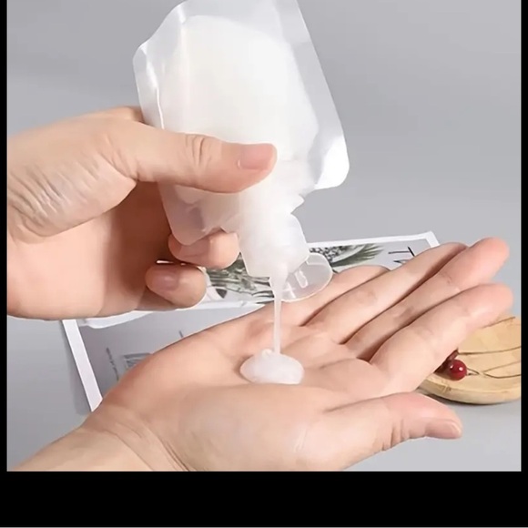 5 Clear Refillable Plastic Travel Bottles - Picture 2 of 8